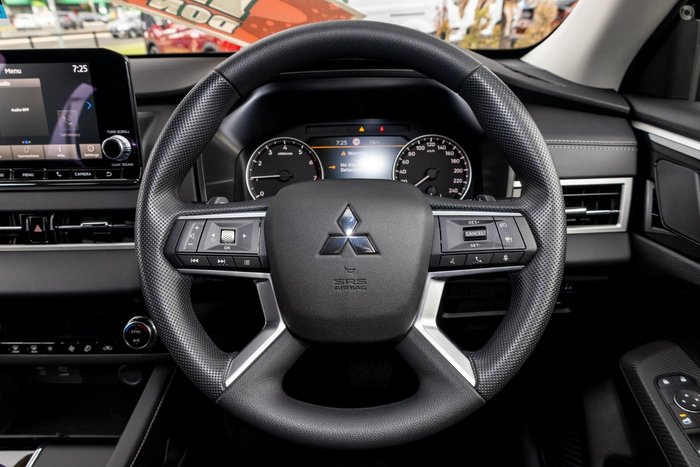 2025 Mitsubishi Outlander ES