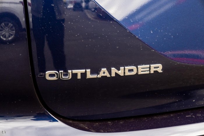 2025 Mitsubishi Outlander ES