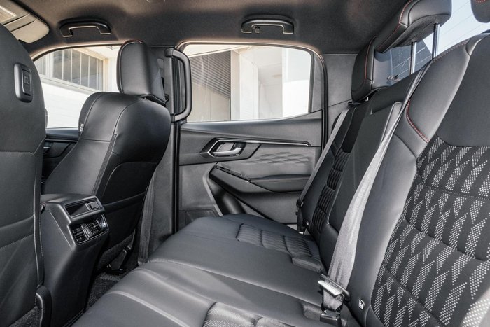 2025 Isuzu D-MAX X-TERRAIN