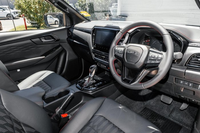 2025 Isuzu D-MAX X-TERRAIN