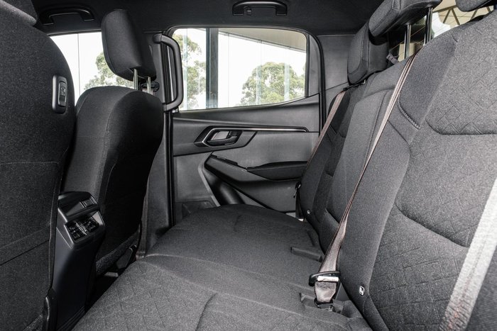 2025 Isuzu D-MAX X-RIDER