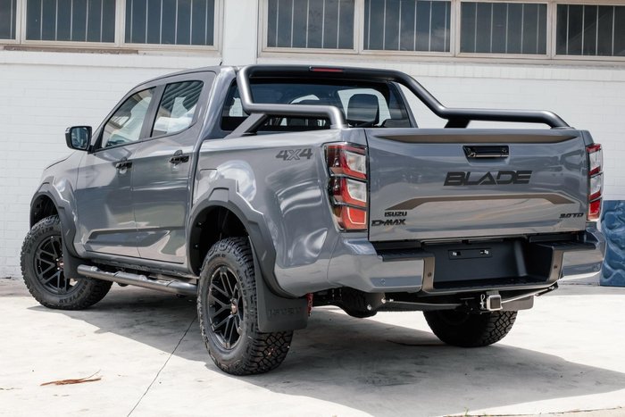 2025 Isuzu D-MAX BLADE