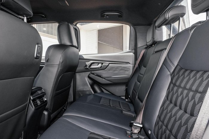 2025 Isuzu D-MAX BLADE