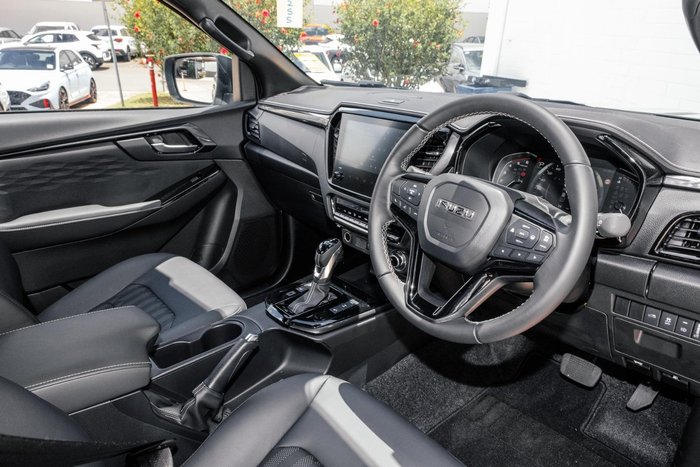 2025 Isuzu D-MAX BLADE