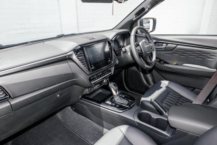 2025 Isuzu D-MAX BLADE