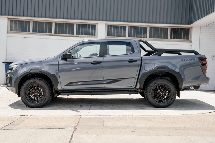 2025 Isuzu D-MAX BLADE
