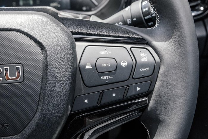 2025 Isuzu D-MAX BLADE