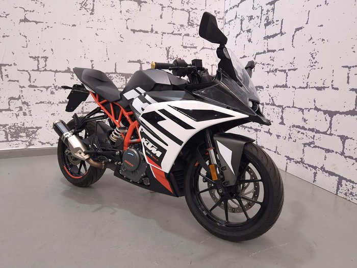 2021 KTM RC 390 RC White