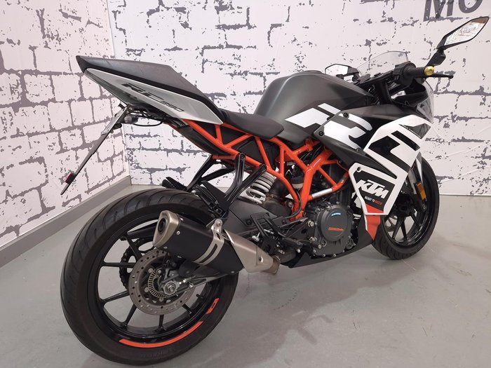 2021 KTM RC 390 RC White