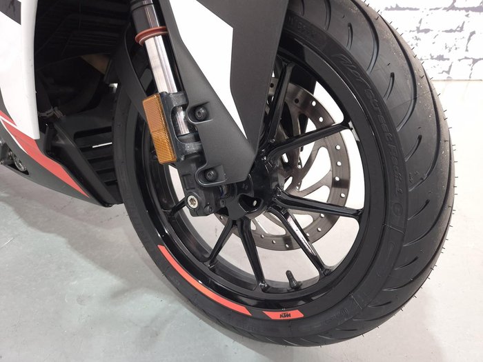 2021 KTM RC 390 RC White