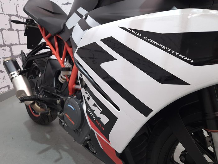 2021 KTM RC 390 RC White