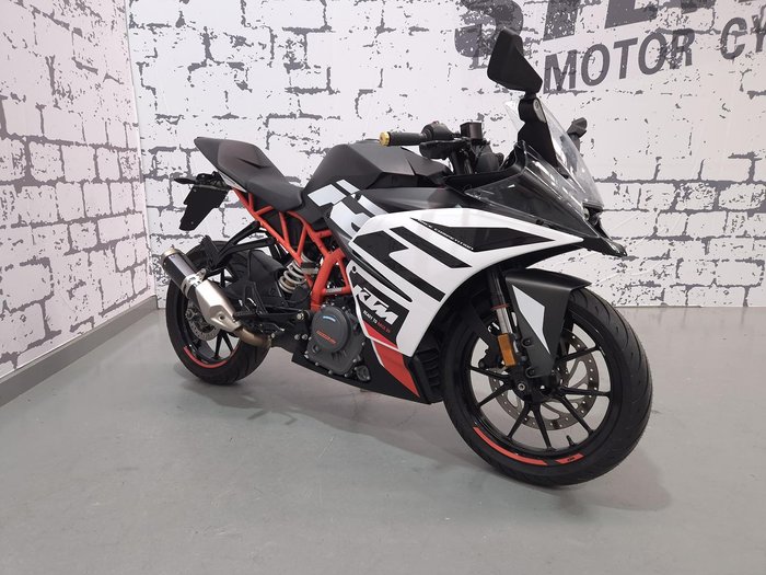 2021 KTM RC 390 RC White