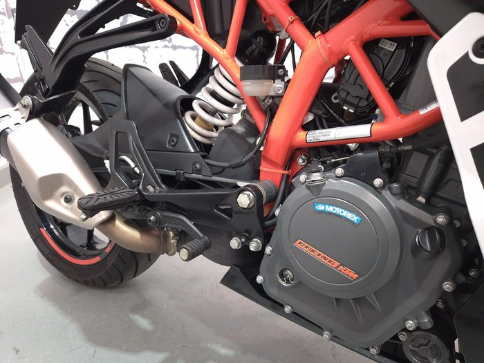 2021 KTM RC 390 RC White