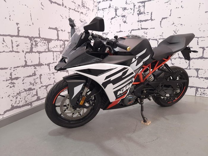 2021 KTM RC 390 RC White