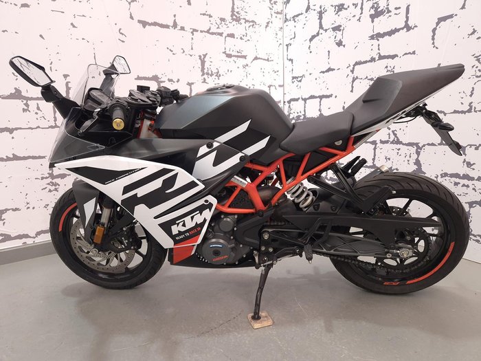 2021 KTM RC 390 RC White