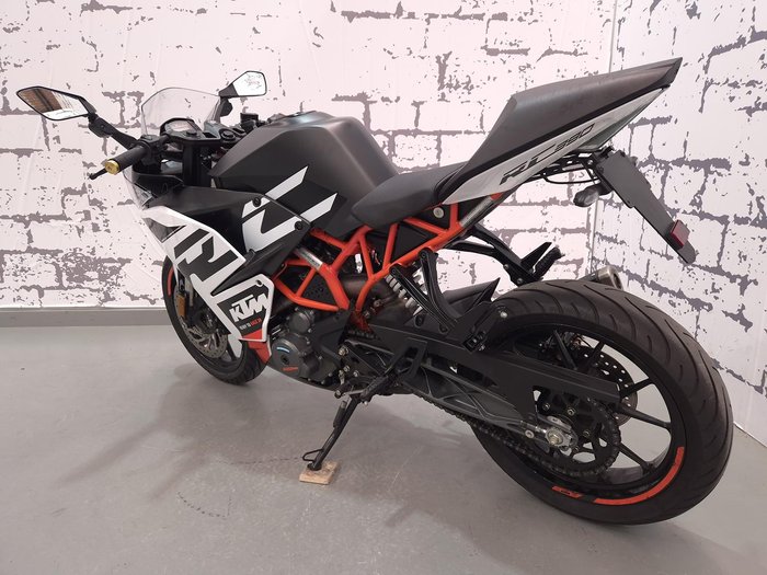 2021 KTM RC 390 RC White