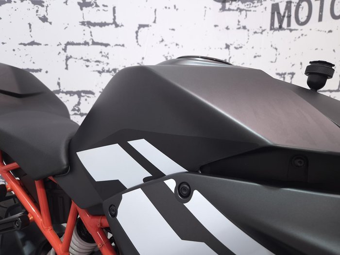 2021 KTM RC 390 RC White