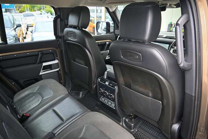 2020 Land Rover Defender 110 D240 SE