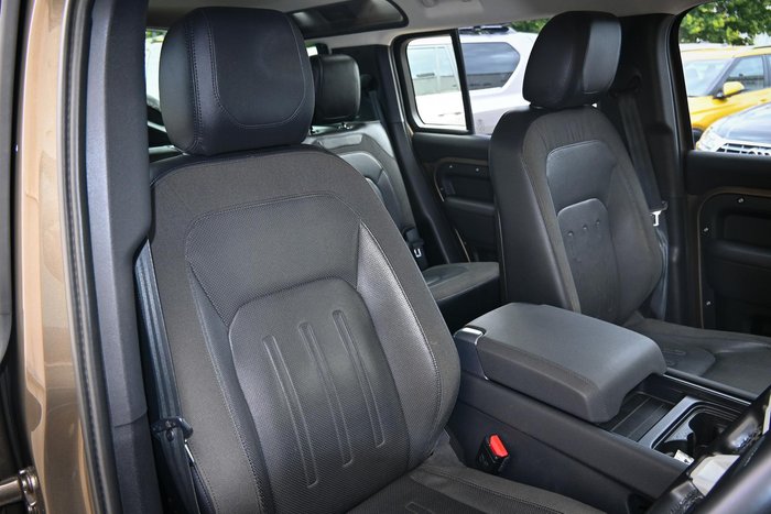 2020 Land Rover Defender 110 D240 SE