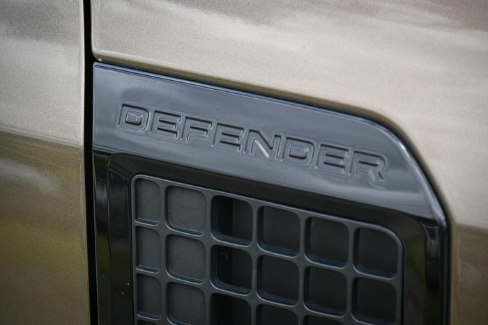 2020 Land Rover Defender 110 D240 SE