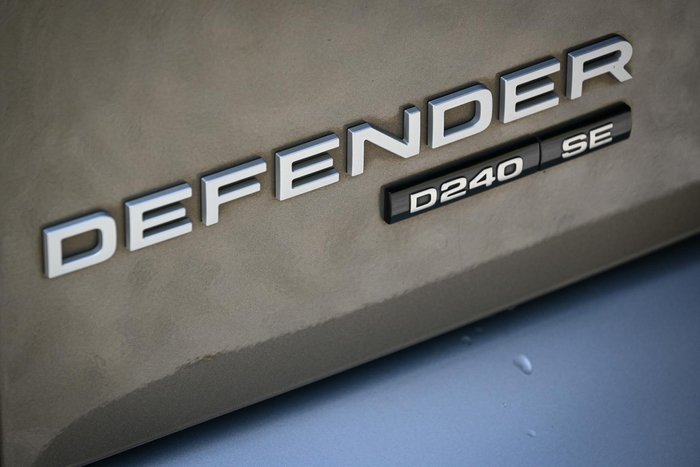 2020 Land Rover Defender 110 D240 SE