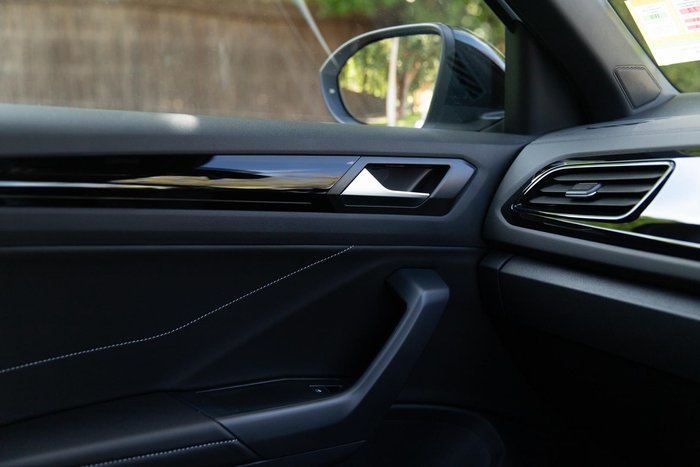 2025 Volkswagen T-Roc 140TSI R-Line