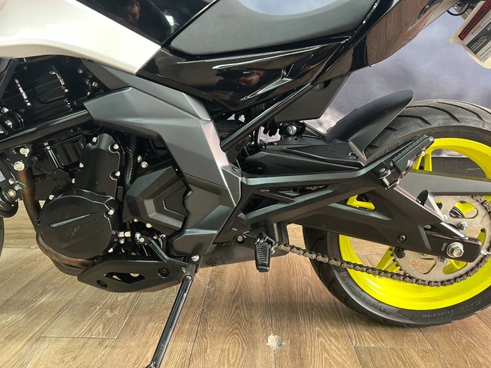 2022 CFMOTO 650NK ABS WHITE