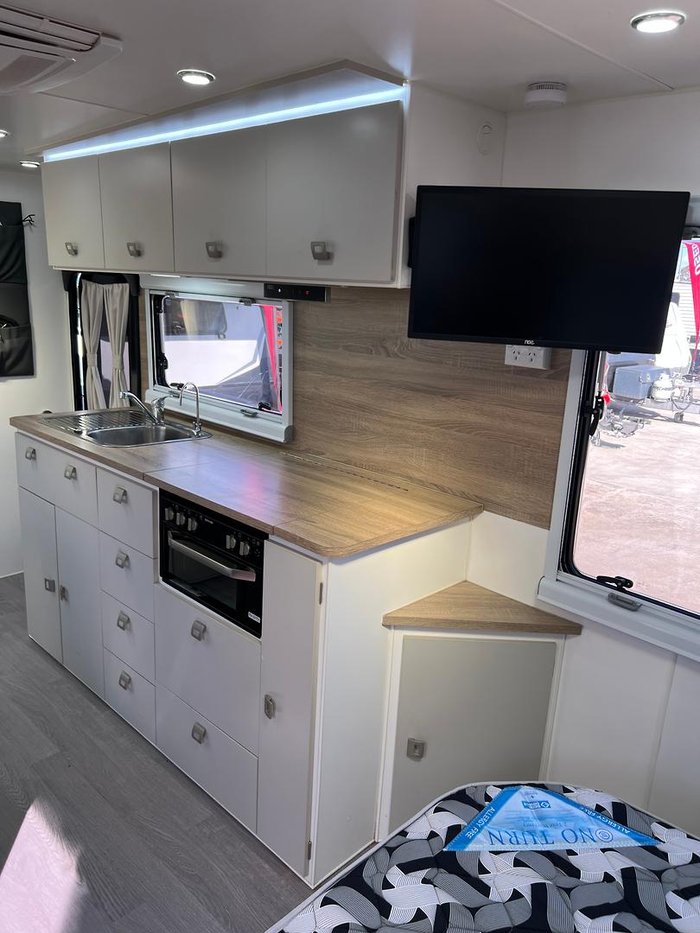 2022 Design RV Forerunner Van 3, 19'6''