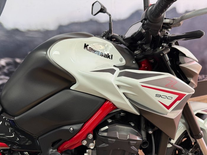2022 Kawasaki Z900 SUPERNAKED (ZR900) WHITE