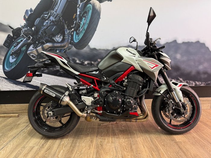 2022 Kawasaki Z900 SUPERNAKED (ZR900) WHITE