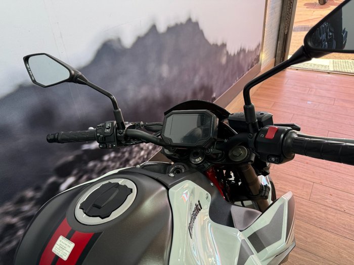 2022 Kawasaki Z900 SUPERNAKED (ZR900) WHITE