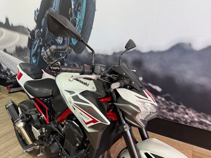 2022 Kawasaki Z900 SUPERNAKED (ZR900) WHITE