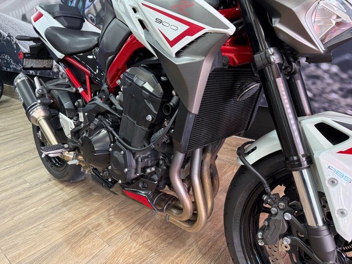 2022 Kawasaki Z900 SUPERNAKED (ZR900) WHITE