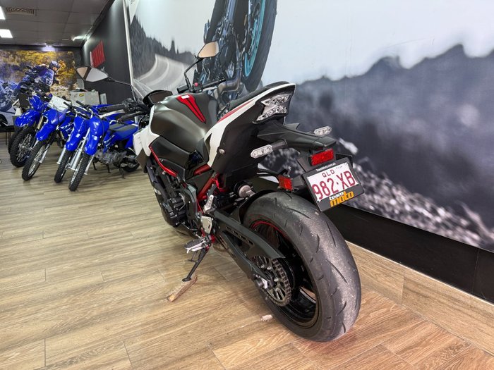 2022 Kawasaki Z900 SUPERNAKED (ZR900) WHITE