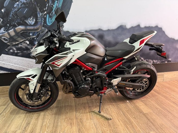 2022 Kawasaki Z900 SUPERNAKED (ZR900) WHITE