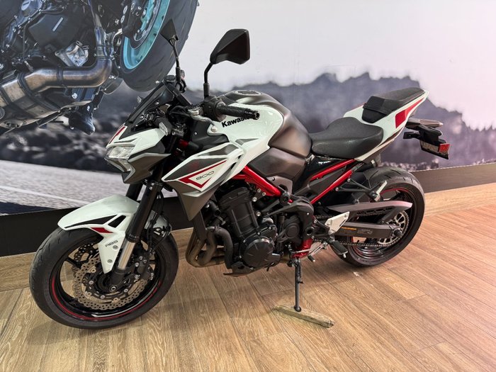 2022 Kawasaki Z900 SUPERNAKED (ZR900) WHITE