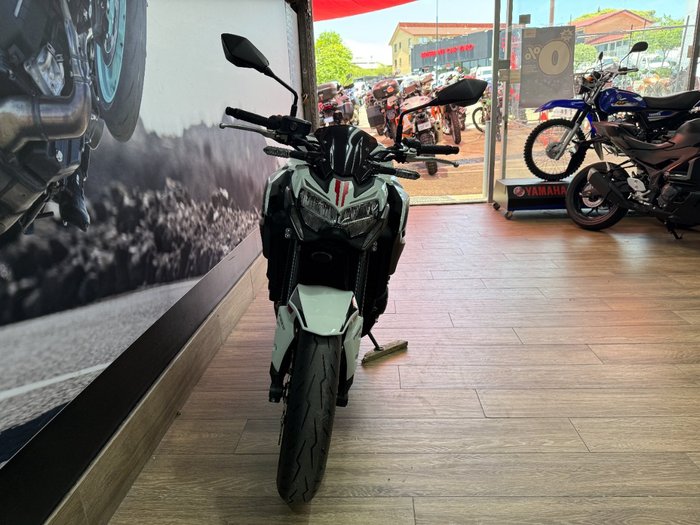 2022 Kawasaki Z900 SUPERNAKED (ZR900) WHITE