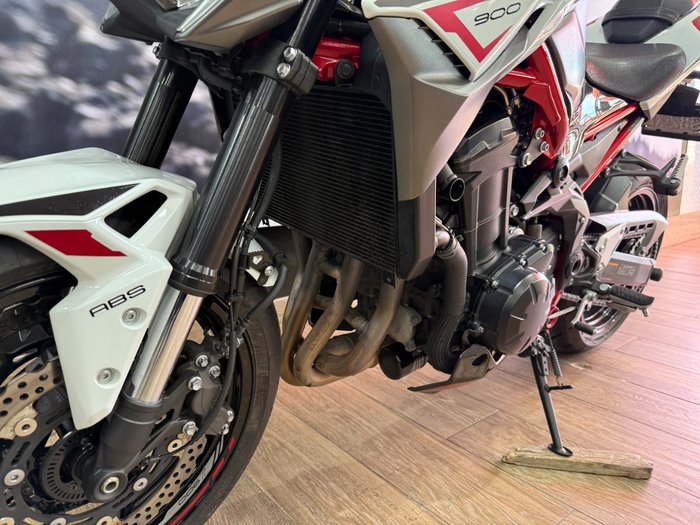 2022 Kawasaki Z900 SUPERNAKED (ZR900) WHITE