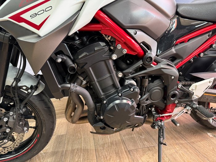 2022 Kawasaki Z900 SUPERNAKED (ZR900) WHITE