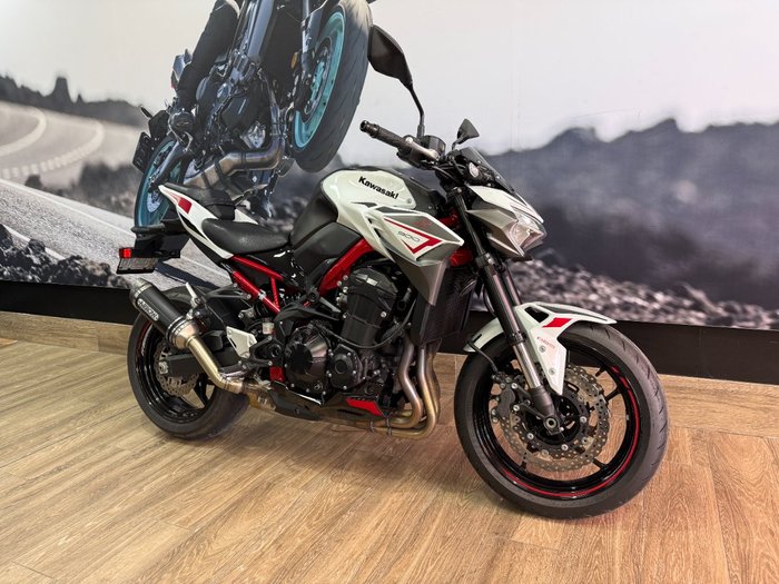 2022 Kawasaki Z900 SUPERNAKED (ZR900) WHITE