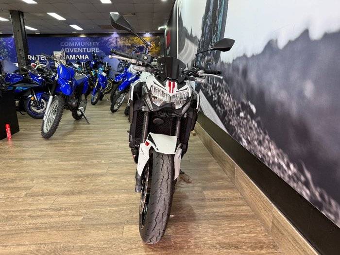 2022 Kawasaki Z900 SUPERNAKED (ZR900) WHITE