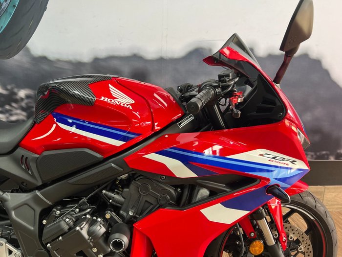2025 Honda CBR650R RED