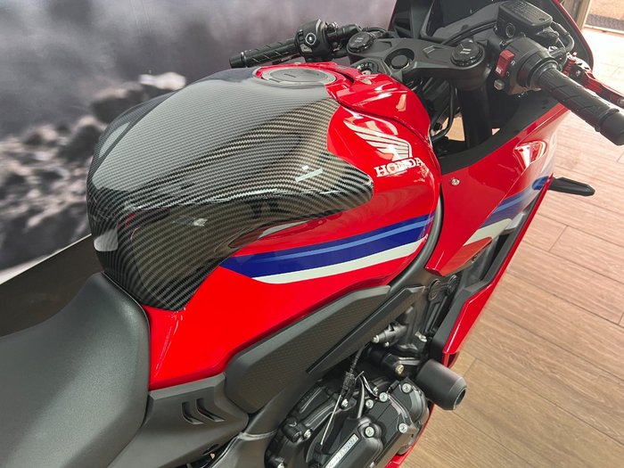 2025 Honda CBR650R RED