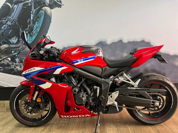 2025 Honda CBR650R RED
