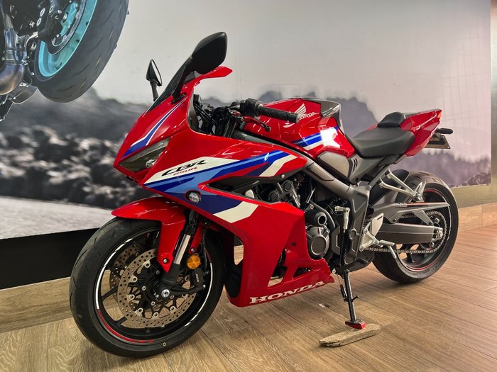 2025 Honda CBR650R RED