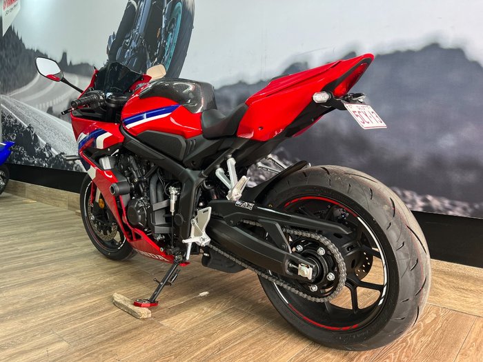 2025 Honda CBR650R RED