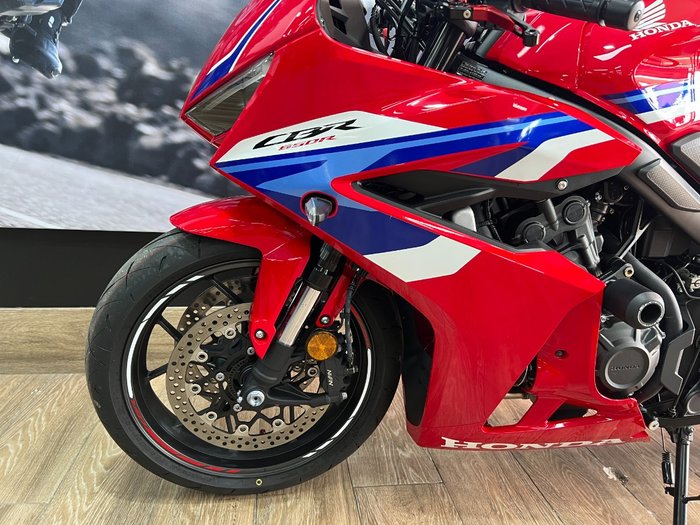 2025 Honda CBR650R RED