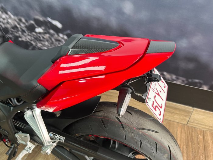 2025 Honda CBR650R RED