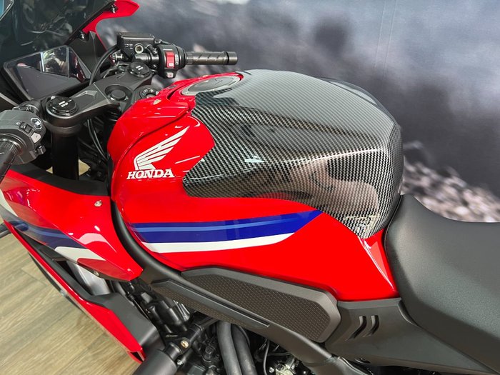 2025 Honda CBR650R RED