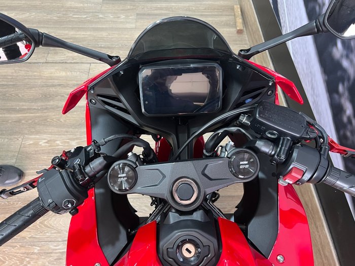 2025 Honda CBR650R RED